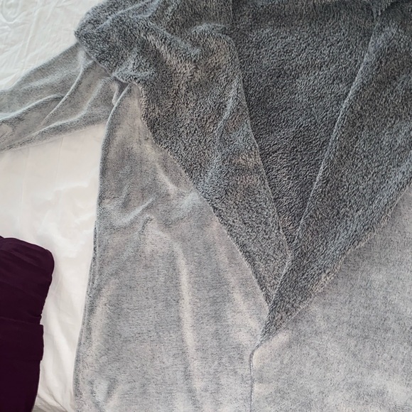 Soft and cozy shall style sweater - Picture 2 of 4